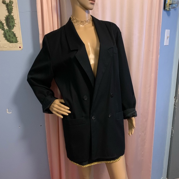 This retro miniskirt with gold chain hem detail~totally fashion forward style - Picture 7 of 12